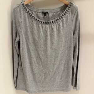 3/$10 🛒🛍️ Talbots Gray Beaded Long Sleeve Sweater - Size Medium